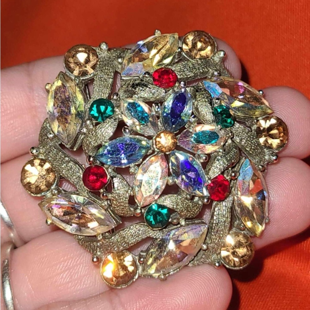 1960s 11 W 30th St Silvertone Tone AB Rhinestone and Crystals brooch pin pendant